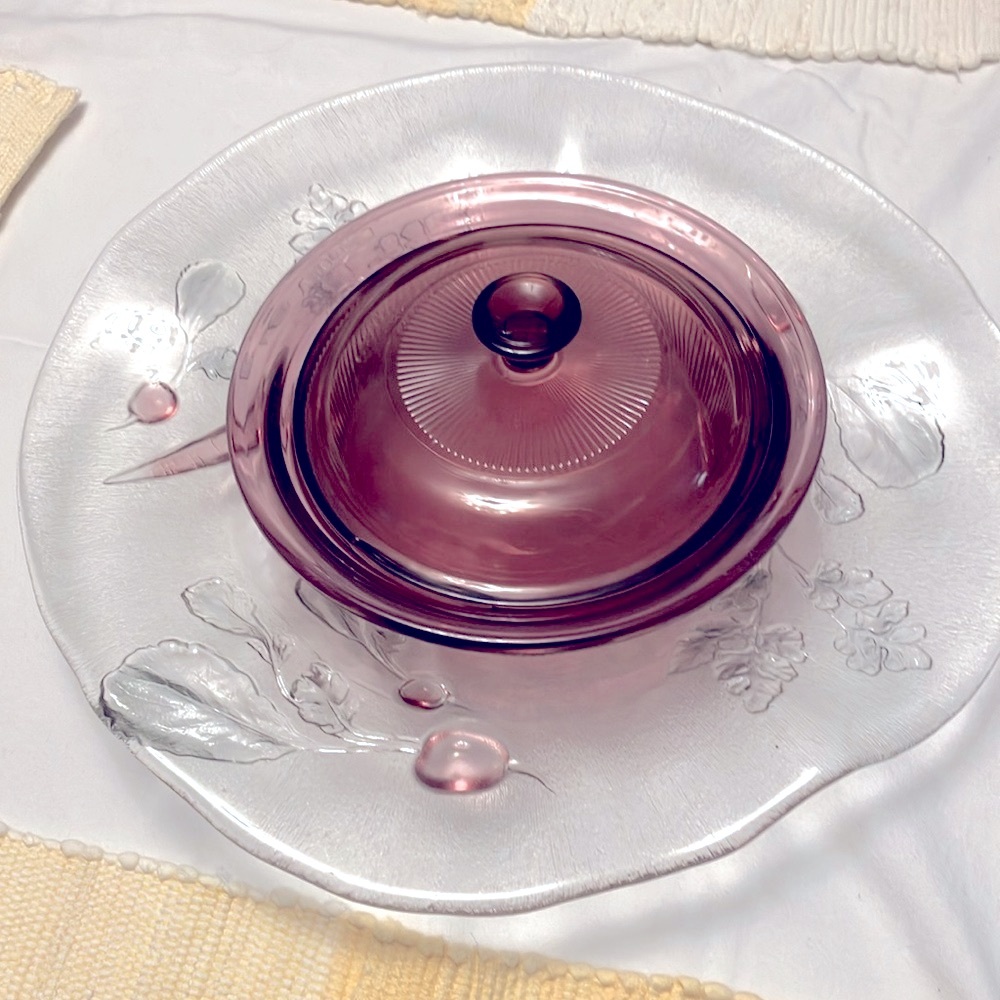VINTAGE CORNING VISION CRANBERRY 24oz RIBBED LIDDED CASSEROLE DISH V-30-B